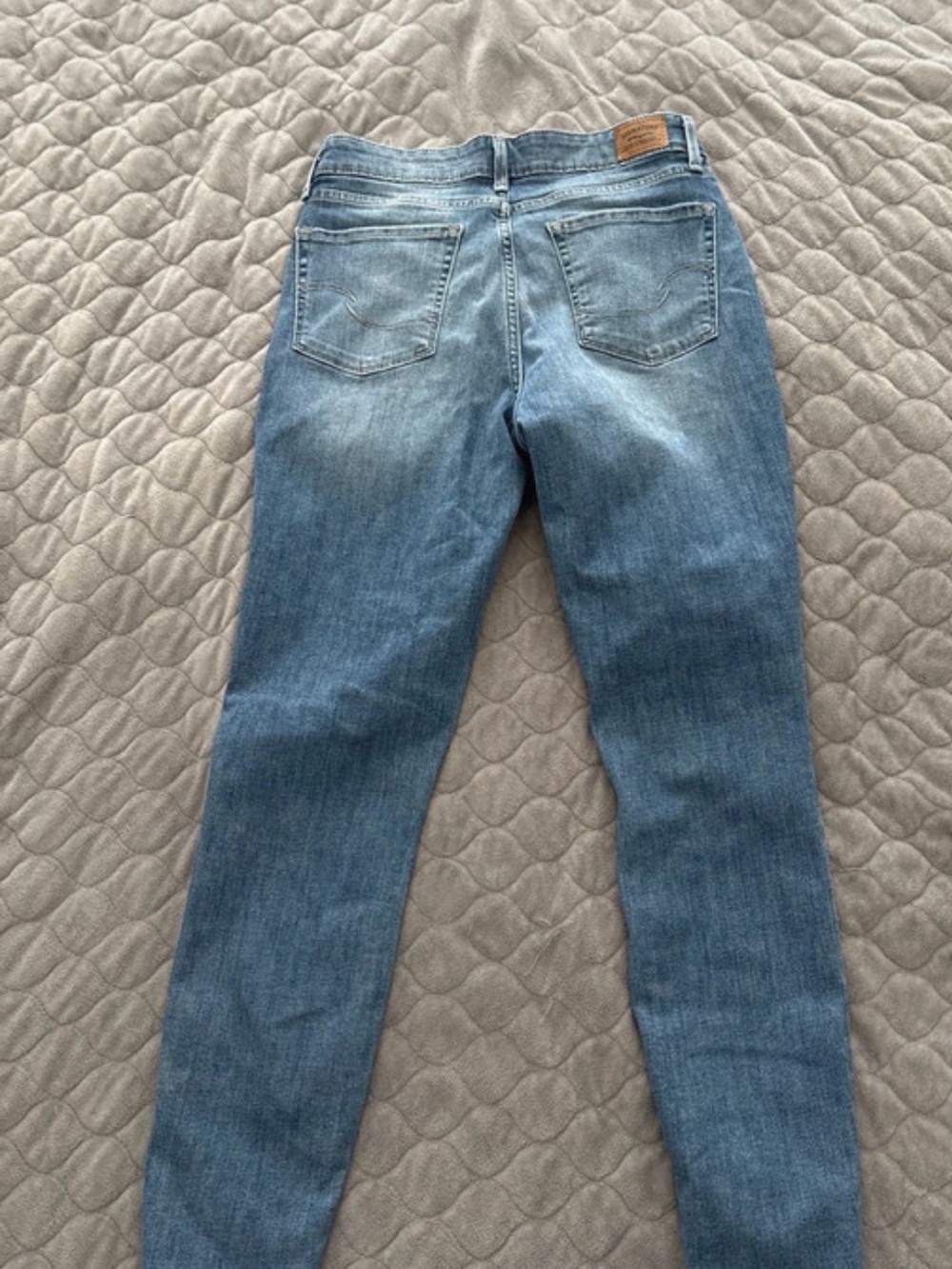 Signature by Levi Strauss Mid-Rise Skinny Jeans in Light Blue - Picture 5 of 6